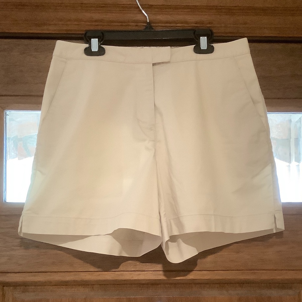 Adidas stretch women’s golf shorts. Beige, Size 8.